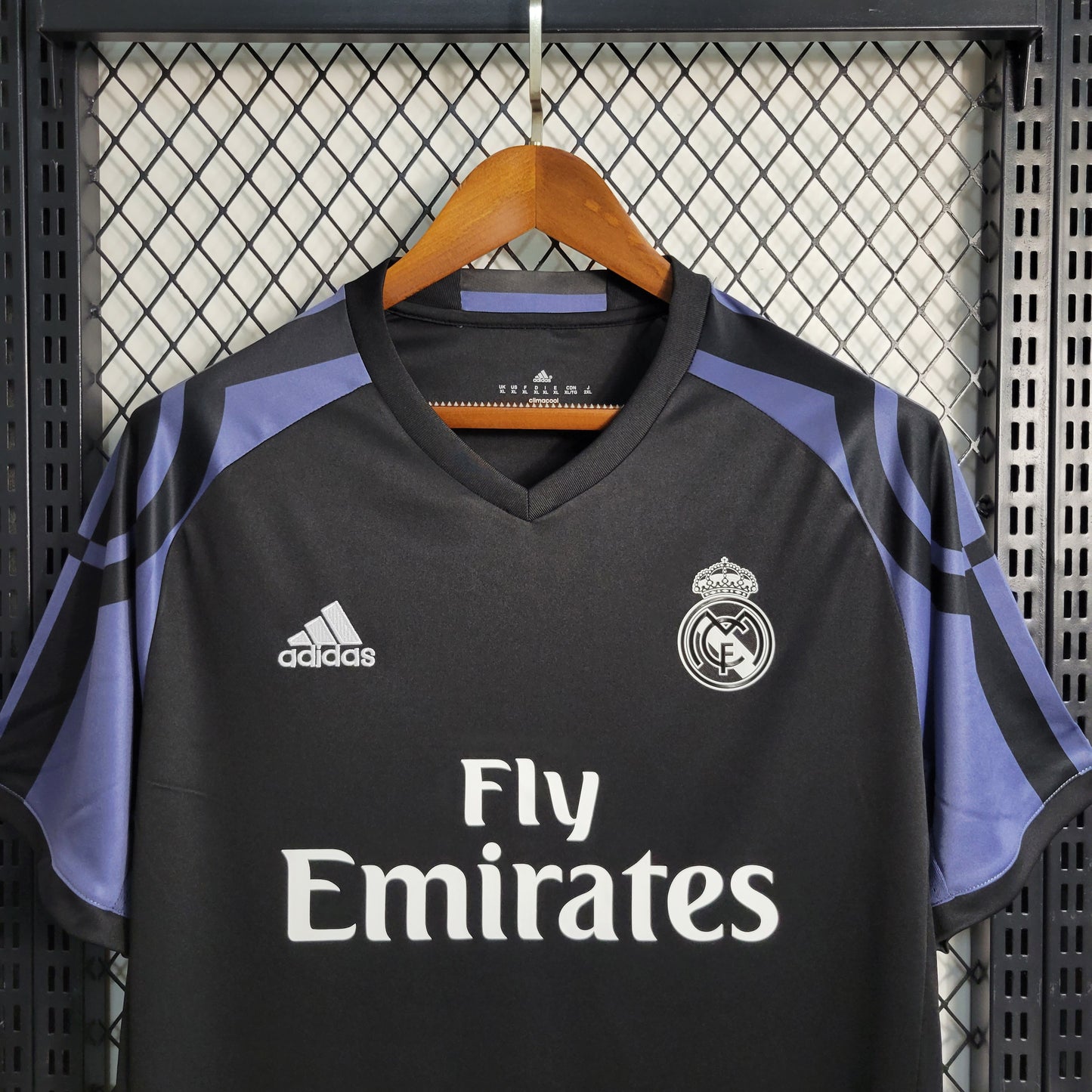 Retro Real Madrid Second Away 16-17